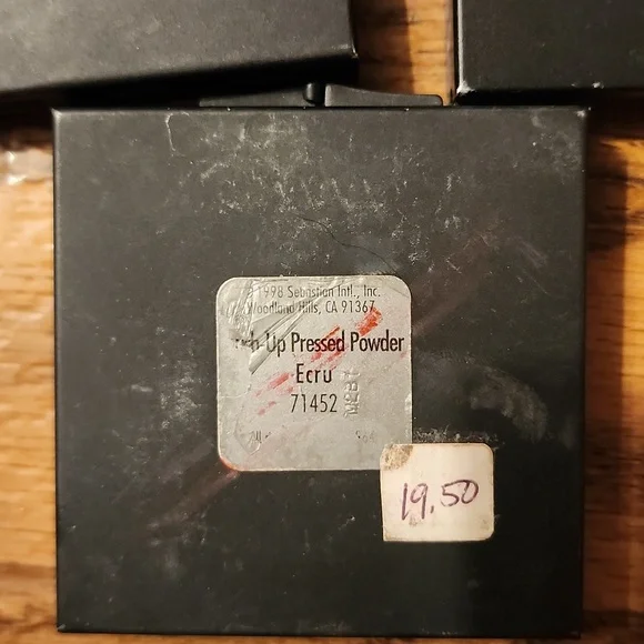 Trucco Touch Up Pressed Powder & SkintonesNaturale Coverage SPF 15 Foundation